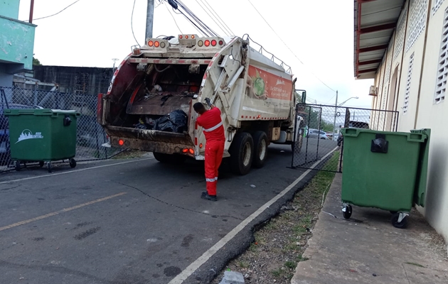 Accumulated household garbage at a street in Capira, illustrating local solid waste management needs