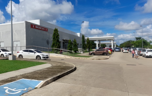 Medical transfer and health workers related to patient transfers from Los Santos to Panama City during Carnival, photo from Minsa