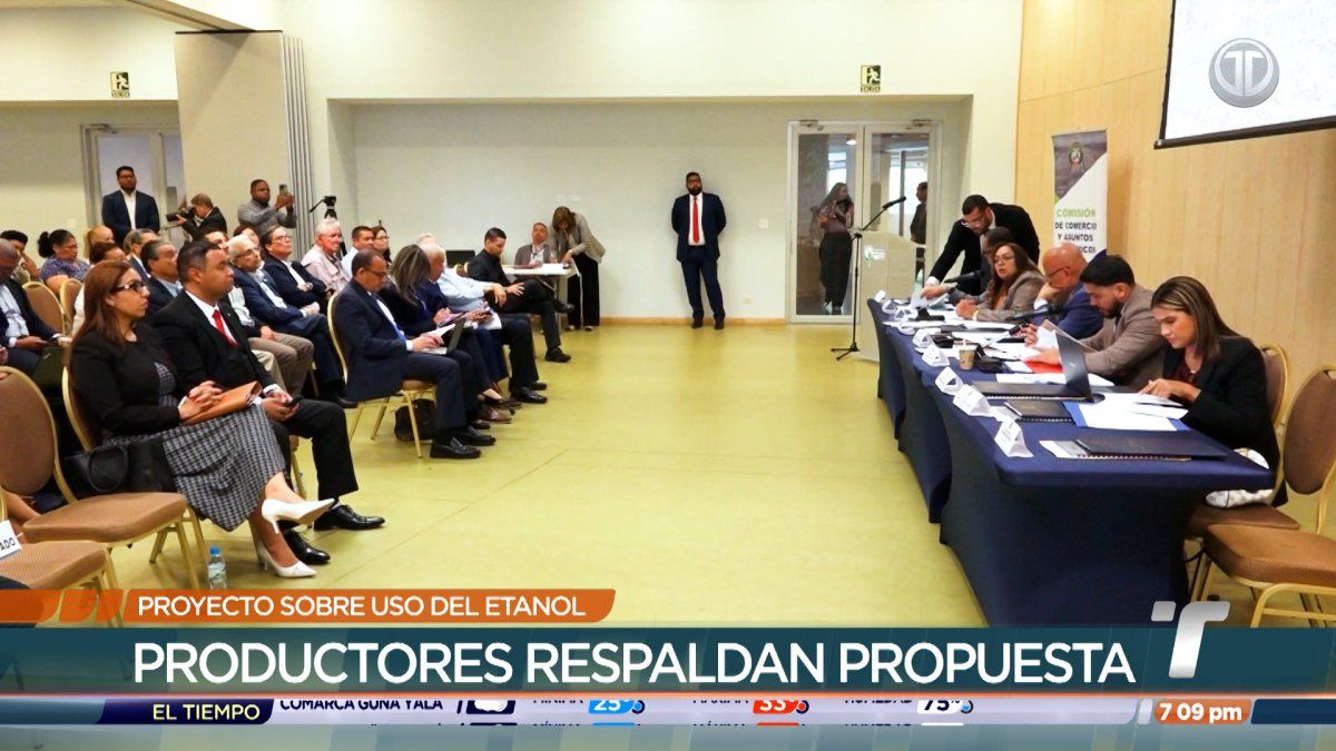 Deputies in Panama's National Assembly discussing a bill to mandate a 10% bioethanol blend in fuel