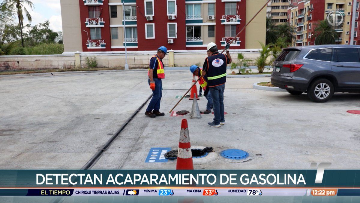 Acodeco inspectors examining fuel pumps at a Panama service station during an inspection