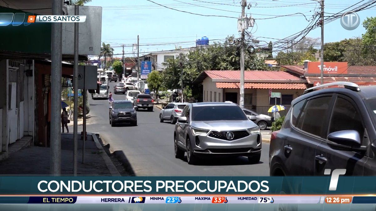 Buses and taxis at a Panama fuel station as drivers discuss concerns about rising diesel prices