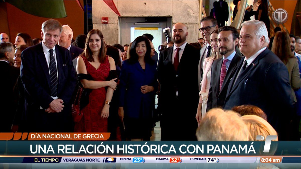 Members of Panama's Greek community gathered at an evening cultural celebration with music and traditional attire