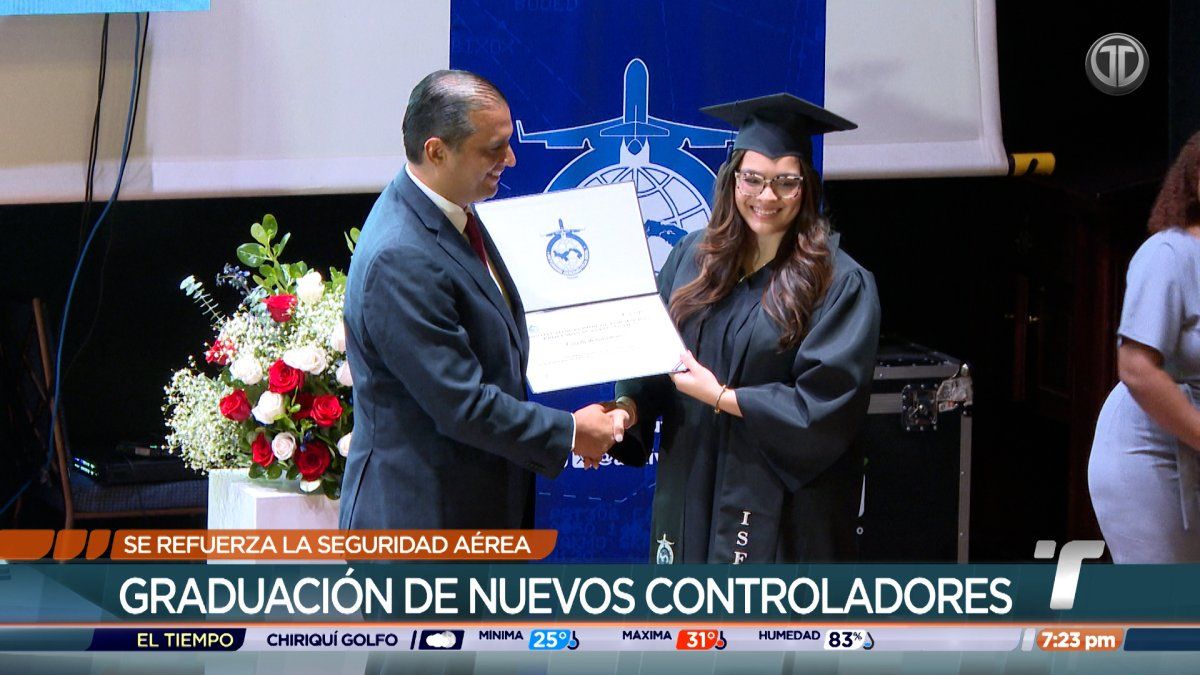 A group of newly graduated air traffic controllers standing at a civil aviation ceremony in Panama