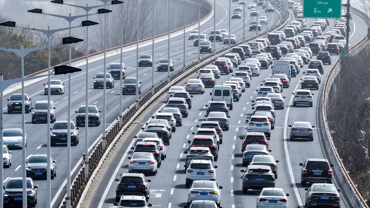 Conceptual image of a lithium battery pack with cold-weather testing cues and an EV range theme
