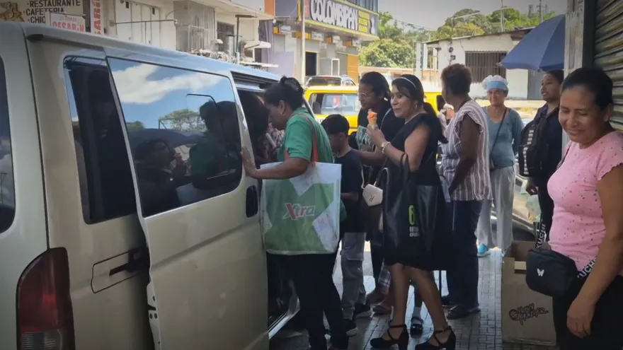 Public transit buses in Panama with passengers boarding on a city street