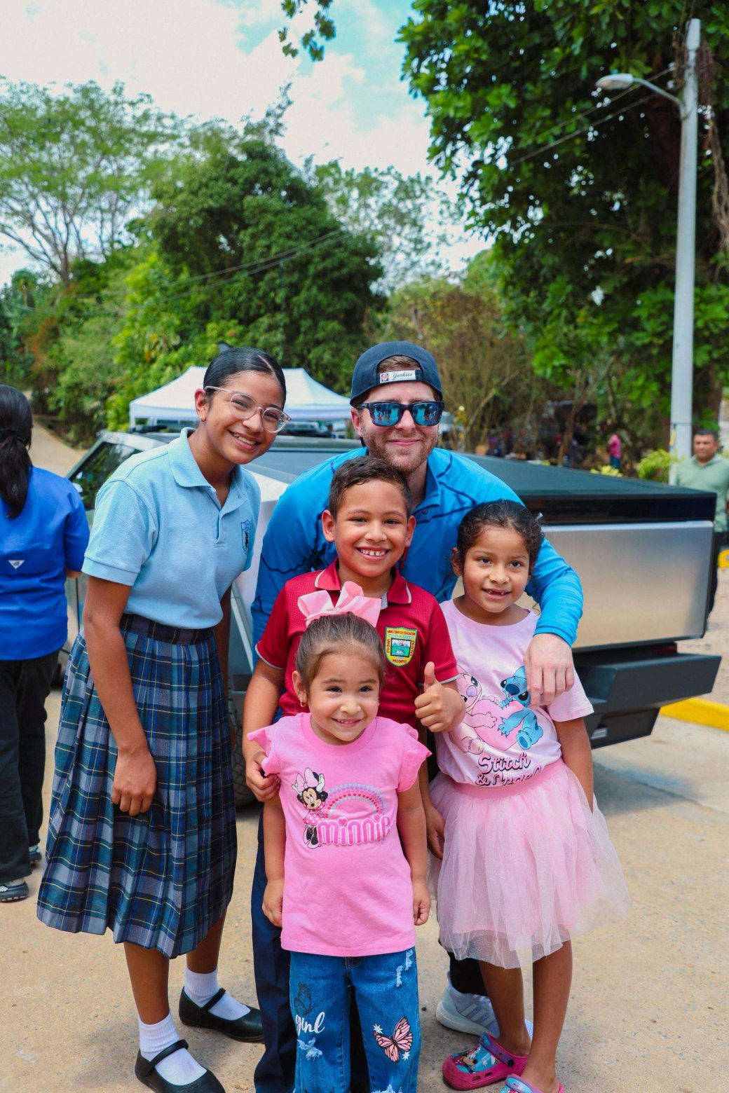 Mayor Mayer Mizrachi and residents at the inauguration of newly built bridges and parks in Las Mañanitas, showing a pedestrian bridge and a children's playground