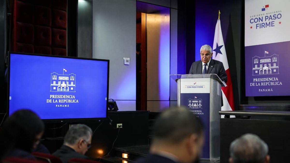 Fuel pump price display and a government meeting table, representing Panama's response to rising oil costs