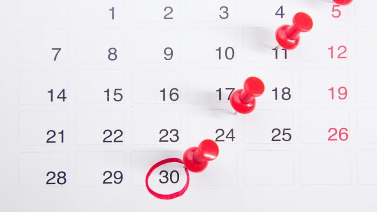 April calendar page with several dates marked and a small Panamanian flag indicating public holidays