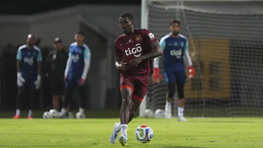 Panama national team players in training on the pitch ahead of friendly matches versus South Africa