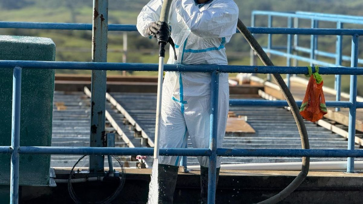 Representational image of water utility workers and infrastructure at a treatment facility in Panama