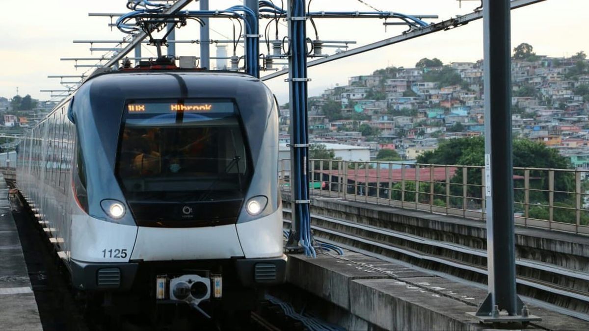 Passengers waiting on a platform as a Metro de Panamá train arrives at a Line 1 or Line 2 station in Panama City