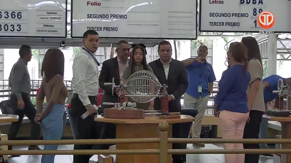Telemetro video screenshot showing the Lotería Nacional de Panamá 'Miercolito' draw results display and on-air graphics
