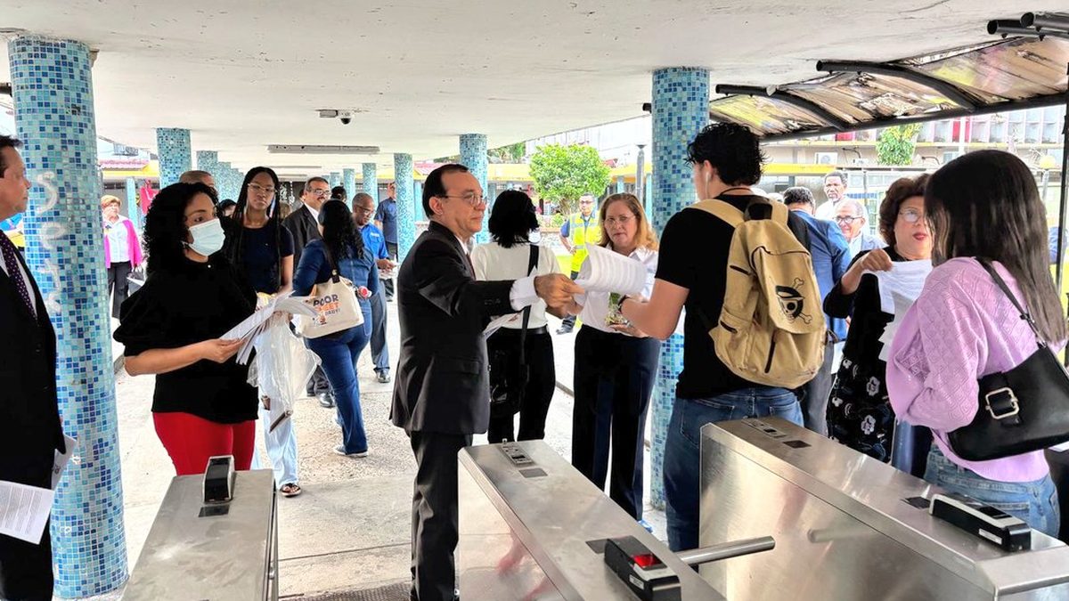 Students entering the Universidad de Panamá campus ahead of the first semester of 2026