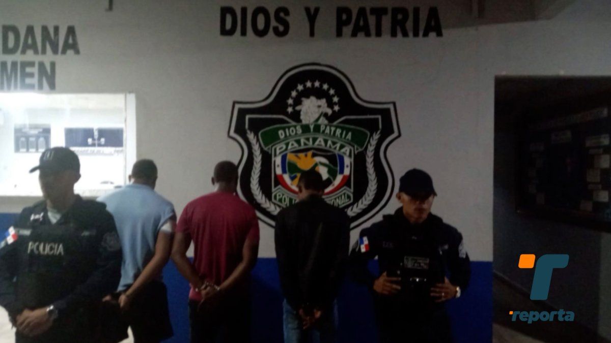 Police officers in Panama during a security operation with confiscated weapons and evidence displayed