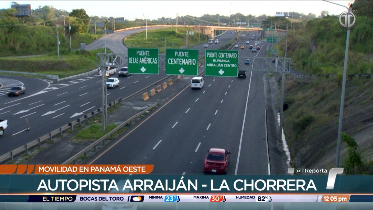 Traffic moving along the Centenario road in Panama Oeste with buses and cars during the day