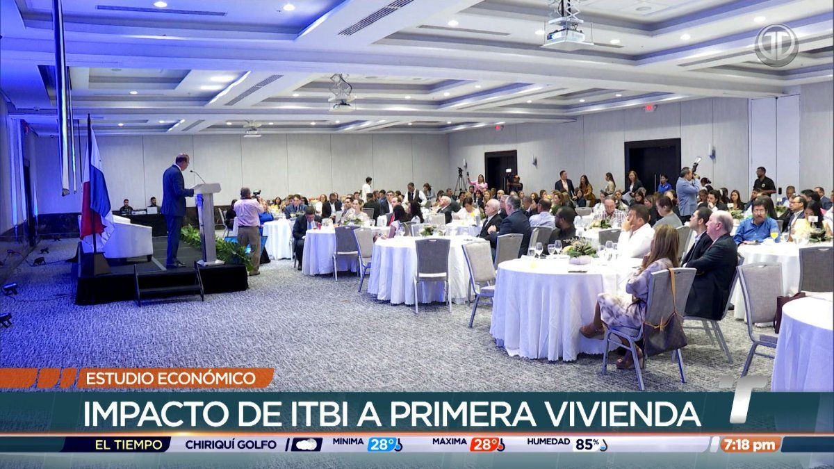 Residential apartment buildings and construction sites in Panama reflecting a slowdown in the real estate market