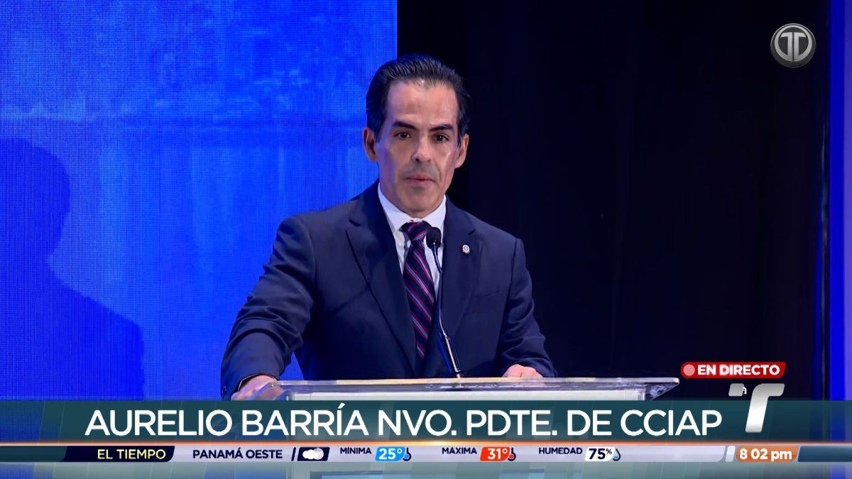Aurelio Barría speaking at a handover ceremony for Panama’s Chamber of Commerce presidency
