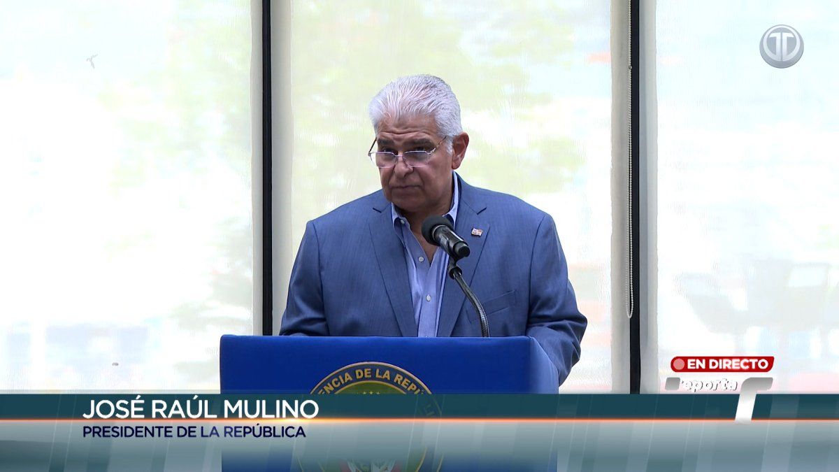 President José Raúl Mulino speaking near Balboa Port in Panama, with port cranes and cargo terminals in the background
