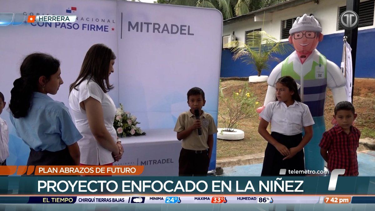 Officials in Herrera, Panama, during the launch of a child labor prevention program with families and school support materials