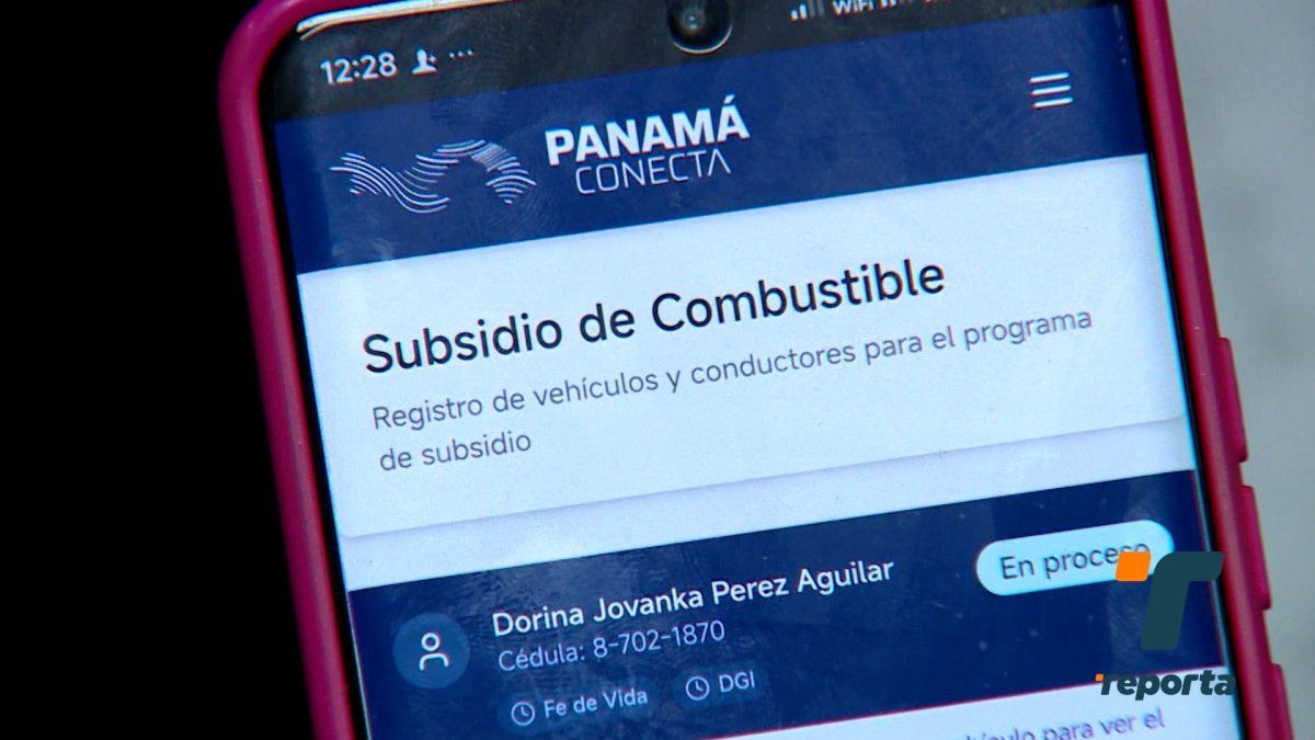 Transport operators reviewing a digital registration platform on a computer or phone for Panama's fuel subsidy program