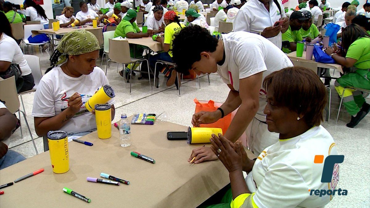 Volunteers in Panama taking part in a community service activity during Good Deeds Day