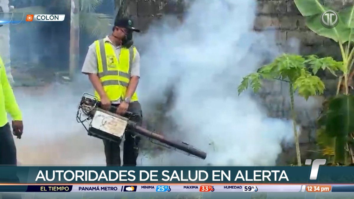Health workers carrying out fumigation in a neighborhood in Colón to help control mosquitoes and reduce dengue spread