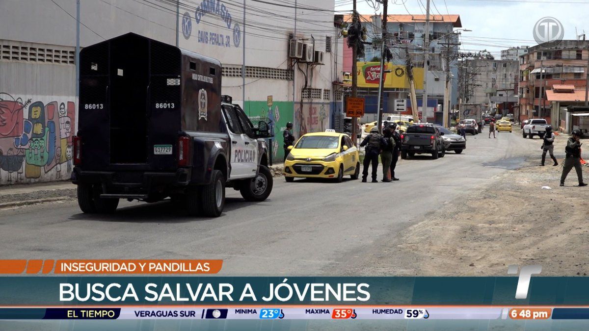 Police tape and emergency responders at a crime scene in Panama as authorities respond to violence