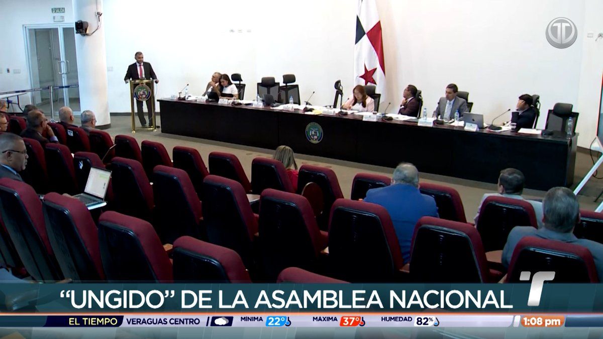 Lawmakers meeting in Panama's National Assembly during interviews for Electoral Tribunal magistrate candidates