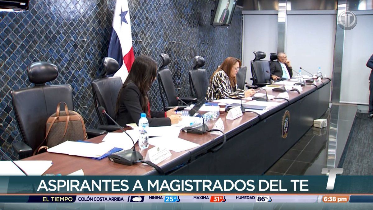 Members of Panama’s National Assembly reviewing candidate applications for the Electoral Tribunal magistrate position