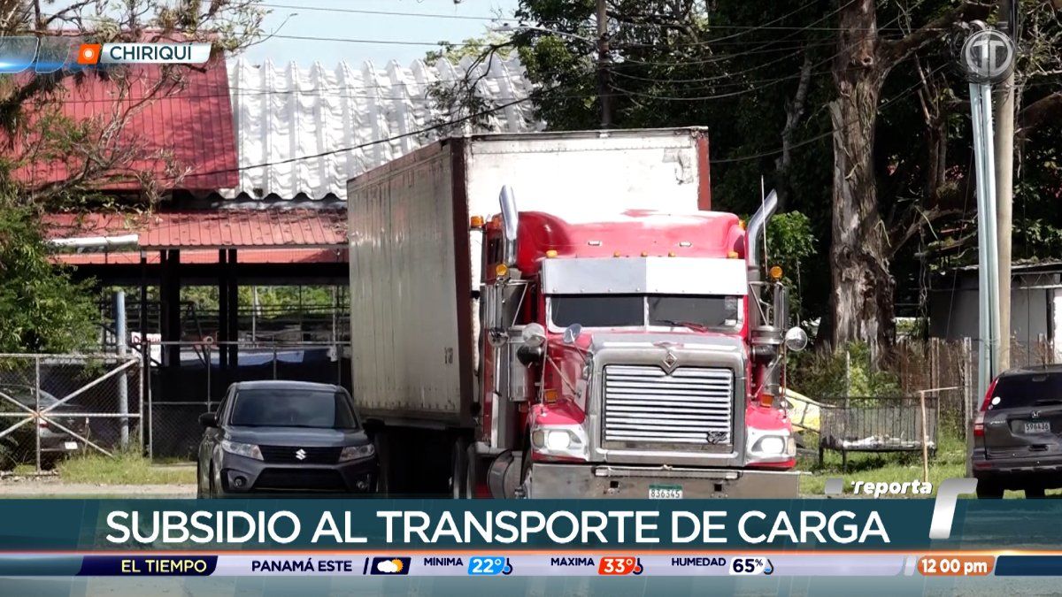 Cargo trucks and small fishing boats in Panama, representing sectors covered by the fuel subsidy