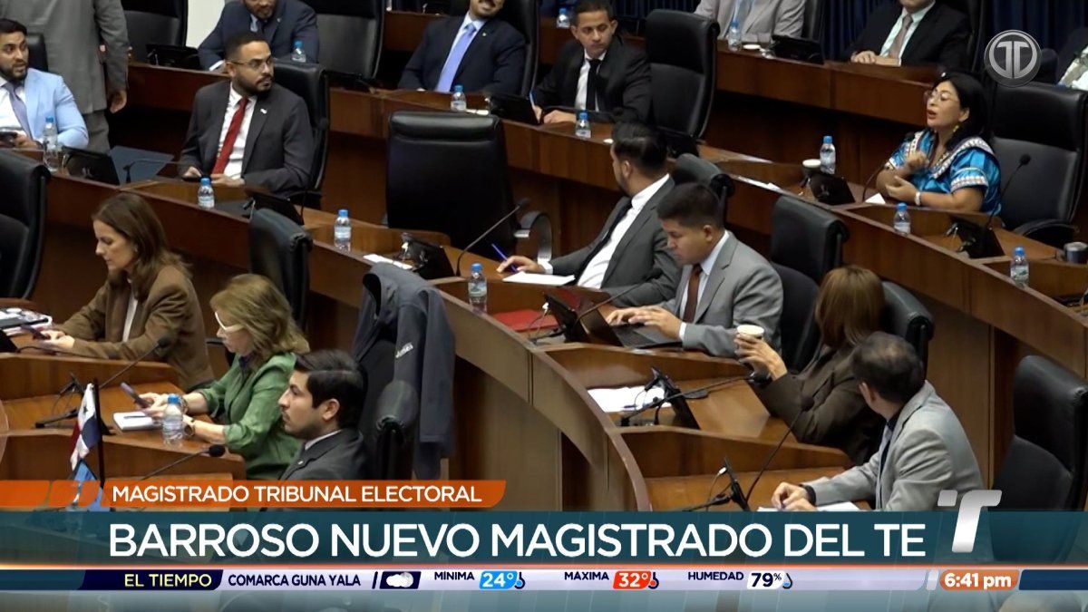 Lawmakers inside Panama's National Assembly during a tense vote on an Electoral Tribunal appointment