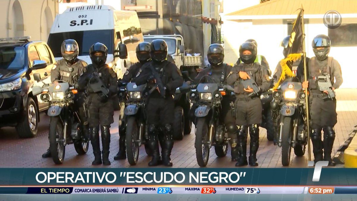 Security personnel patrolling Panama City’s Casco Antiguo near the waterfront Cinta Costera