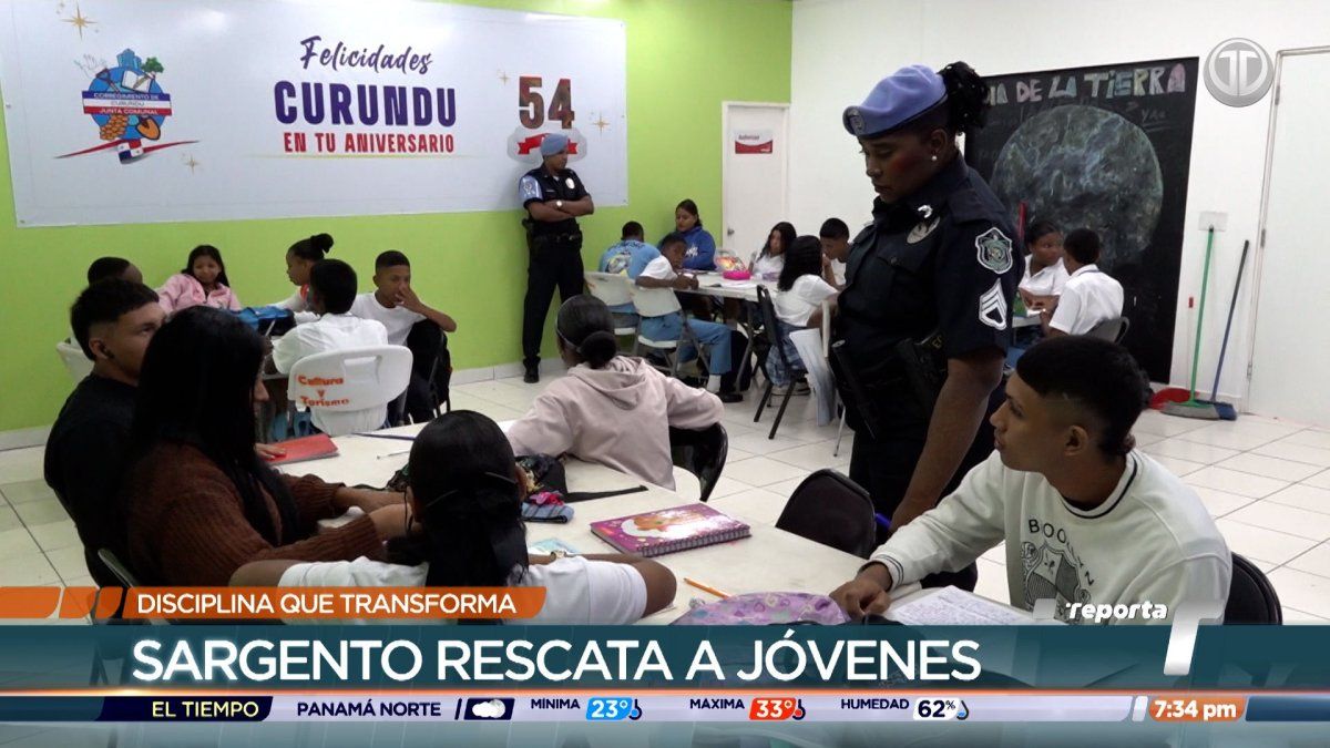 Police Sergeant Militza De León teaching a classroom of youths in Curundú, Panama