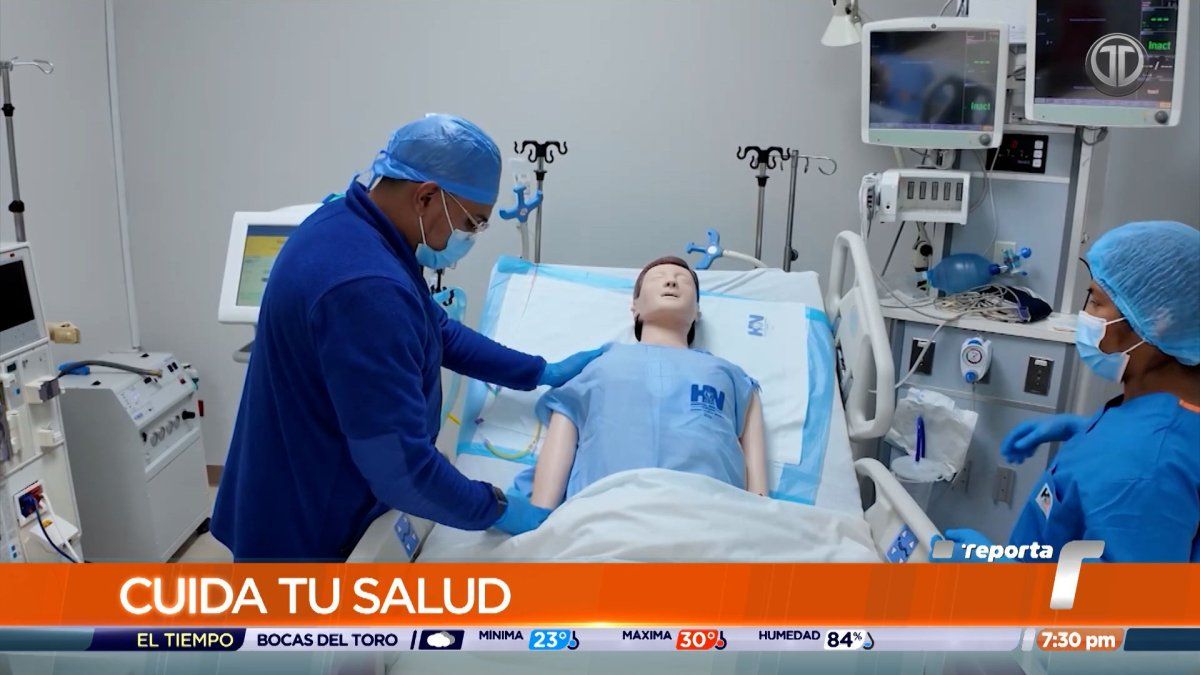 Medical staff at Hospital Nacional taking part in an emergency response drill during a Blue Code simulation
