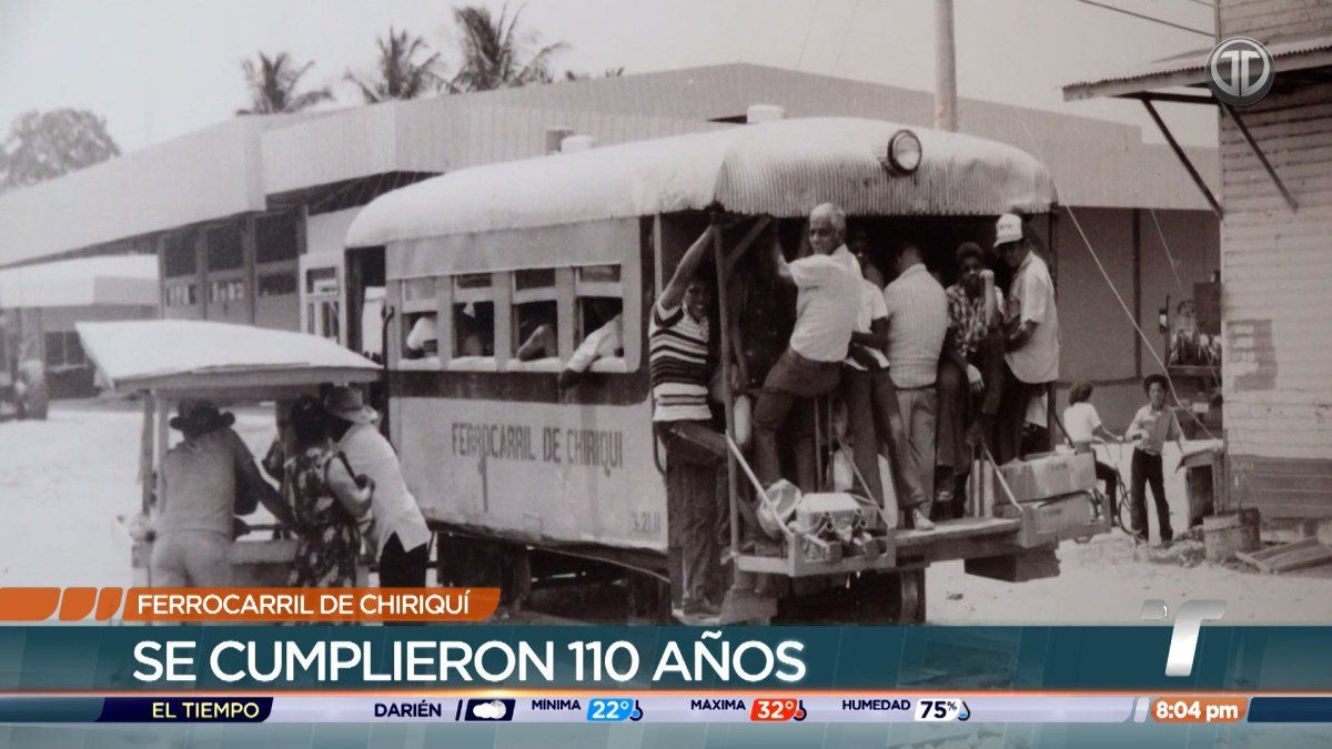 People attending a cultural event in Chiriquí to commemorate the 110th anniversary of the Ferrocarril de David