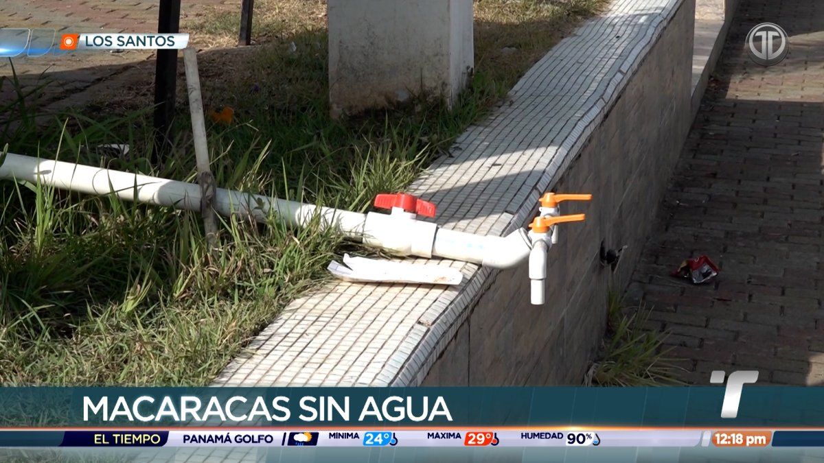 Residents in Macaracas relying on a community water tank during a potable water shortage in Los Santos province