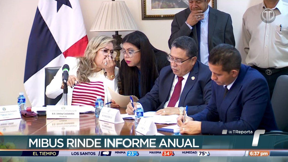 MiBus buses operating in Panama City as the company outlines plans to modernize public transportation and expand its electric fleet.