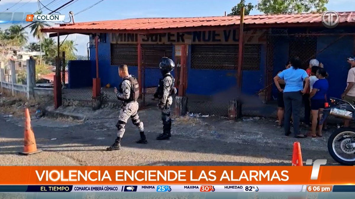 Police officers and security officials coordinating operations in Colón, Panama, amid public concern over violence.