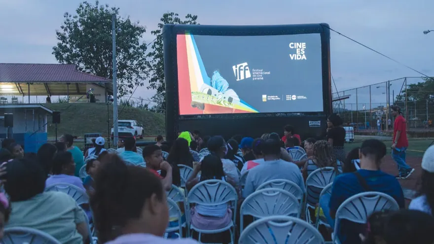 Residents gathered at the Torrijos Carter sports complex in San Miguelito for a free community film screening
