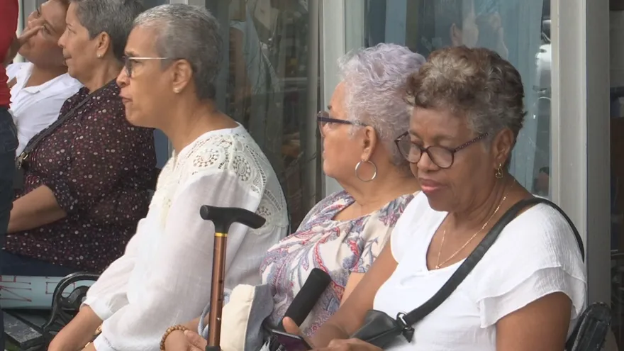 Older adults walking together in Panama as policymakers discuss preparations for an aging population