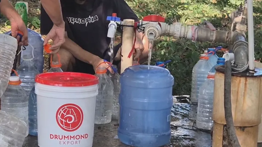Engineers and government officials discussing water infrastructure issues in Panama