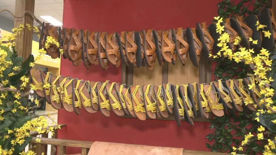 Artisans displaying traditional Panamanian crafts and handmade items at a cultural fair