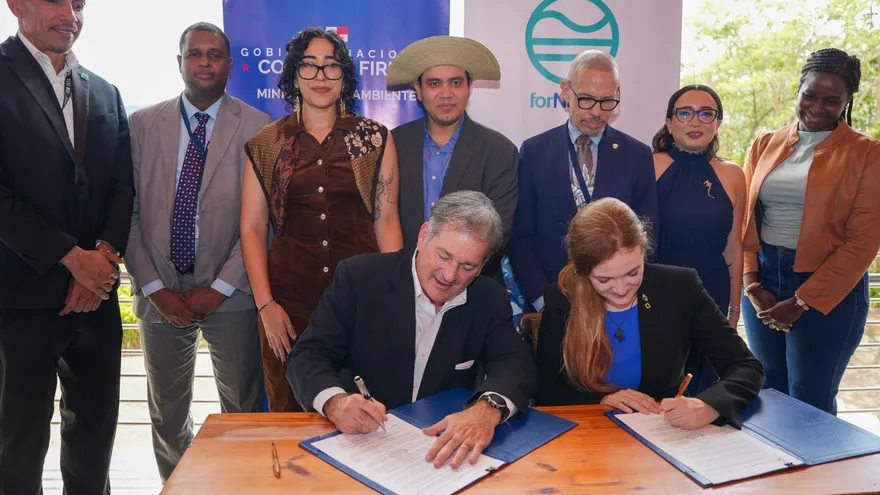 Panama’s flag displayed alongside the United Nations headquarters in New York during a diplomatic initiative