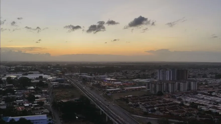 People in Panama walking under strong sunlight on a hot day with bright skies and light wind