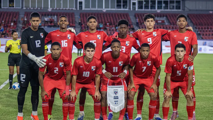 Panama youth soccer players celebrating after a match at the South American Youth Games