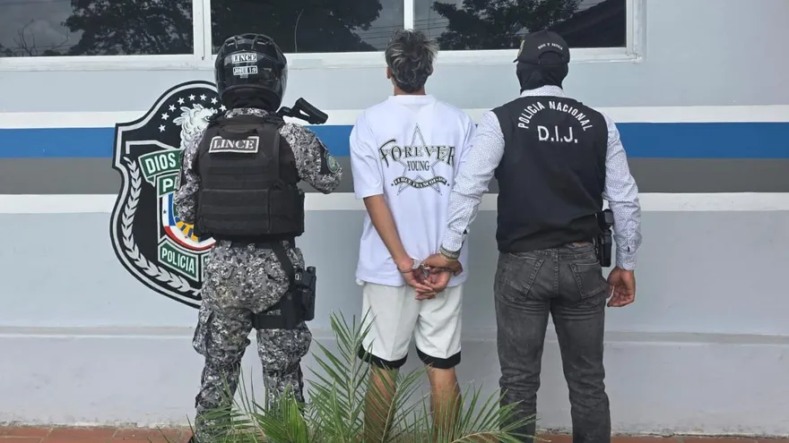 Police officers or investigators at a crime scene in La Chorrera, Panama, related to a homicide investigation