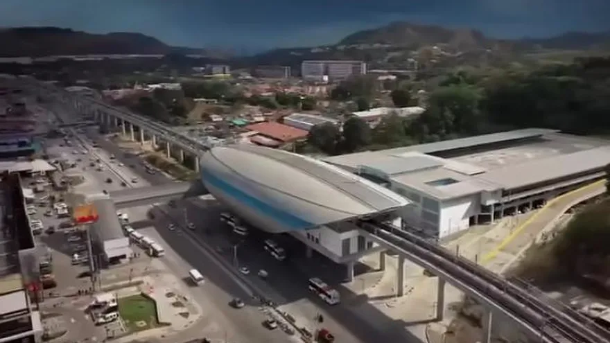 Passengers and public buses near the Villa Zaita station in Panama City, where a new interchange improves metro connections.
