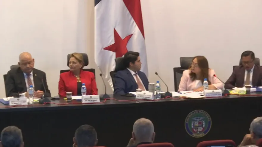 Officials participating in a selection process for Panama’s Electoral Tribunal magistrate