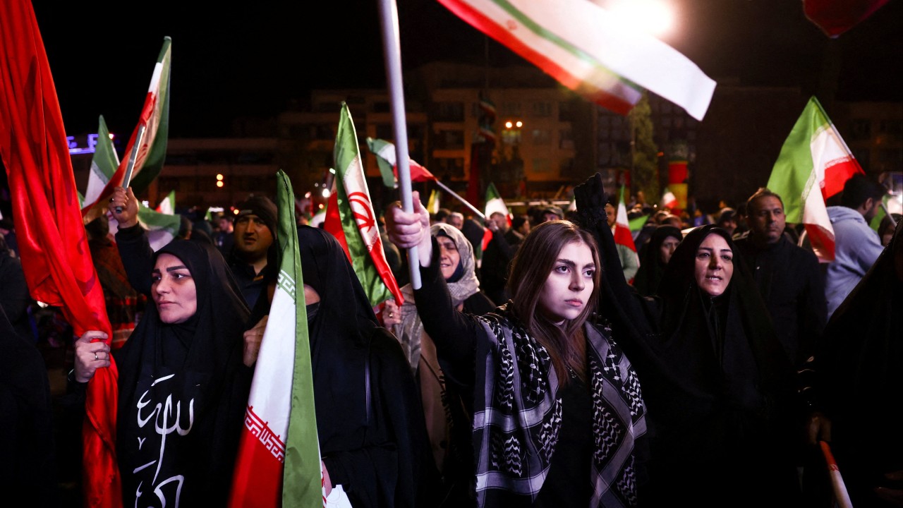 Flags of the United States and Iran shown against a tense diplomatic backdrop