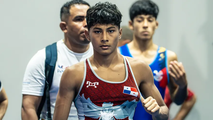 A young Panamanian wrestler competing at the South American Youth Games in Panama